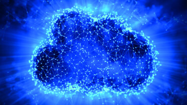Visualisierung der Cloud als blaue Wolke mit hellblau leuchtenden Datenpunkten, die auch den dunkelblauen Hintergrund beleuchten.