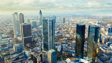 Blick auf Frankfurt s Wolkenkratzer
